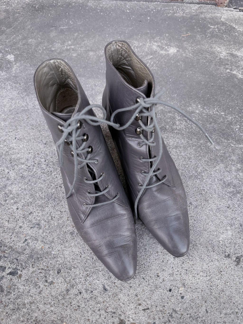 Yves Saint Laurent Pointed Heeled Boots